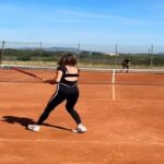 Camila Giorgi si allena: “Warm up mentre sono incinta di 23 settimane” – VIDEO
