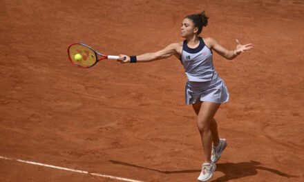 Paolini saluta Roma e la top 10: Mertens annulla tre match point e passa in rimonta