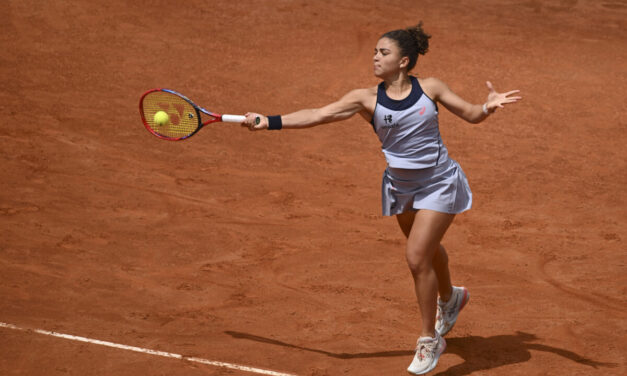 Paolini saluta Roma e la top 10: Mertens annulla tre match point e passa in rimonta