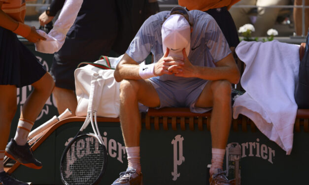 La teoria di Rusedski: “Sinner debilitato da un virus, ma non vuole dirlo”