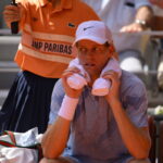 Roland Garros – Dal malore di Sinner alla rimonta imbastita da Cerundolo: gli highlights del match (VIDEO)