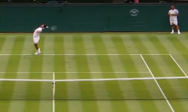 Sinner, che risposta contro Djokovic in allenamento: anche l’azzurro se la ride – VIDEO
