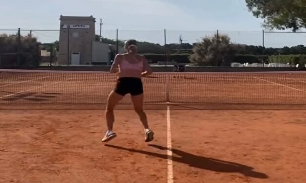 Camila Giorgi continua ad allenarsi: la tennista lavora senza sosta – VIDEO
