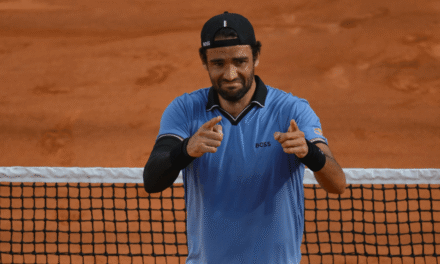 Berrettini, cuore e grinta per volare nei quarti al Roland Garros: sconfitto Cerundolo in tre set