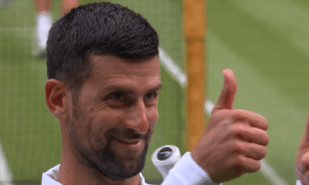 Proposta di matrimonio a Wimbledon sul Centrale, Djokovic: “Aspetto l’invito” (VIDEO)