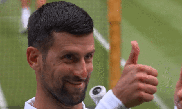 Proposta di matrimonio a Wimbledon sul Centrale, Djokovic: “Aspetto l’invito” (VIDEO)