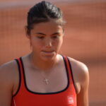 Harakiri Raducanu a Londra: Vekic vince da lucky loser il torneo del Queen’s