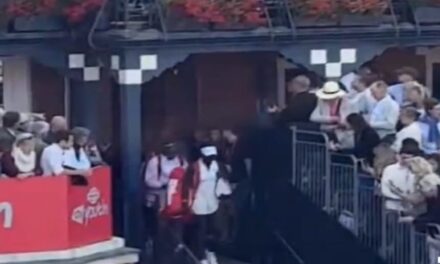 Serena Williams torna in campo a quasi 45 anni: tanta curiosità per il suo rientro al Queen’s – VIDEO