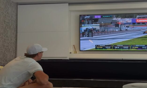 Russell in pole e grandi Ferrari: anche Sinner esulta e se la gode – VIDEO