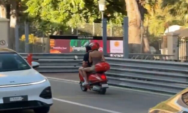 Sinner sfreccia sulla vespa con la fidanzata Laila Hasanovic: attimi di relax a Montecarlo – VIDEO