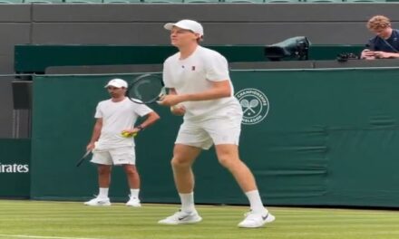 Wimbledon, Djokovic e Sinner si allenano sul campo Centrale – VIDEO
