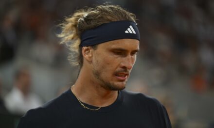 Tutta la gioia di Zverev: “A Parigi momenti belli e amari, finalmente ho vinto, presto toccherà a Flavio”