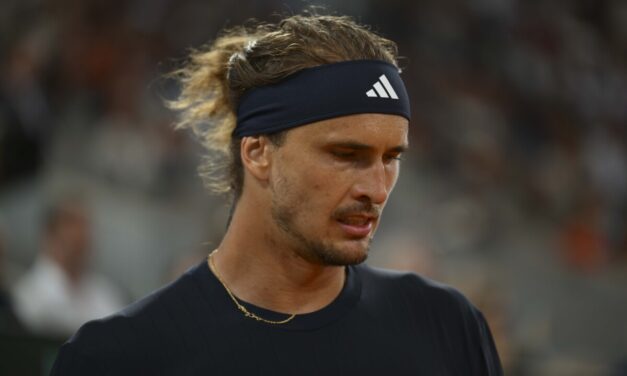 Tutta la gioia di Zverev: “A Parigi momenti belli e amari, finalmente ho vinto, presto toccherà a Flavio”