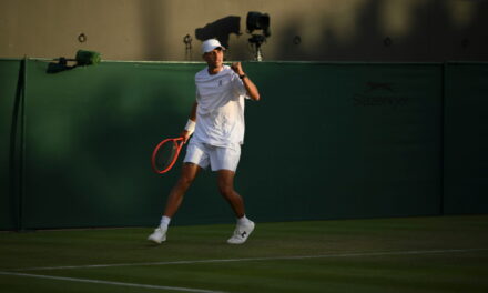Prima vittoria contro un top 10 a Wimbledon per Flavio Cobolli: sconfitto De Minaur in tre set