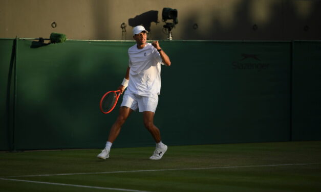Prima vittoria contro un top 10 a Wimbledon per Flavio Cobolli: sconfitto De Minaur in tre set