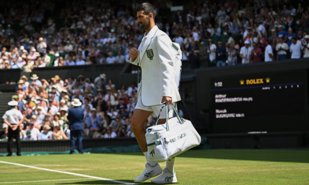 Gli outfit di Wimbledon, parte I: Osaka, tra un fiore di ciliegio e “Kill Bill”. Djokovic, nuovo René Lacoste