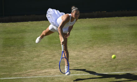 Gli outfit di Wimbeldon, parte II: Kostyuk romantica, british style per Sinner e Serena