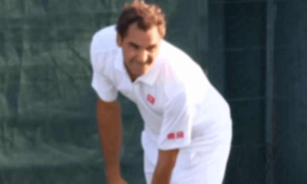 Federer in campo a Wimbledon: classe ed eleganza senza tempo (VIDEO)