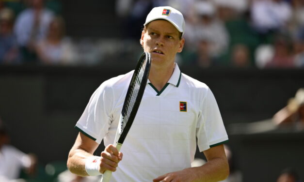 Jannik Sinner prosegue nella difesa del titolo a Wimbledon: sconfitto Borges in tre set