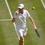 Dominio assoluto di Jannik Sinner: sarà ancora finale a Wimbledon, annichilito Djokovic