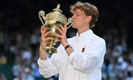 Il Re non abbandona il suo trono: Jannik Sinner si conferma campione a Wimbledon!