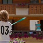 Ruud e Tsitsipas show a Gstaad: i due giocano a tennis affacciati dal proprio balcone – VIDEO