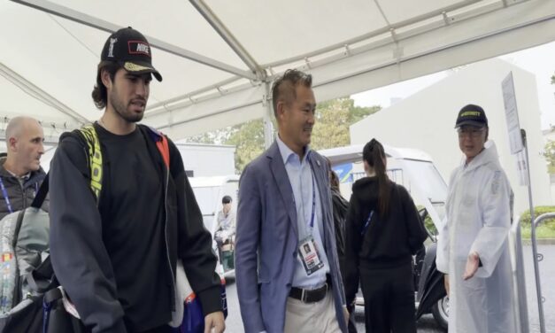 Il campione in carica Alcaraz arriva a Tokyo: tanta attesa per Carlos – VIDEO