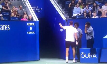 Mensik litiga con un tifoso e lo fa cacciare: caos nel serale agli US Open – VIDEO