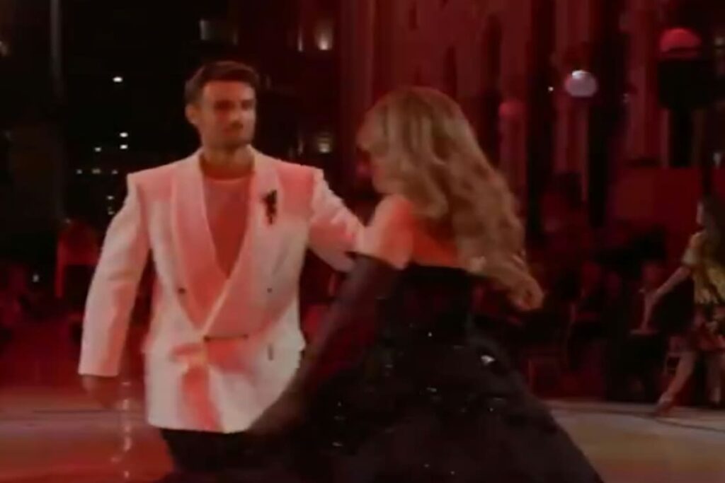 Musetti balla con Jennifer Lopez