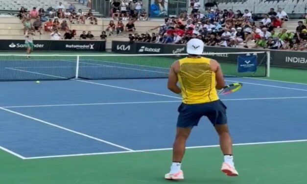 Nadal carico per il ritorno in campo per l’esibizione: le immagini – VIDEO