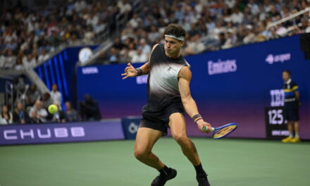 Shelton non si arrende: sotto di due set, vince uno degli scambi del match (VIDEO)