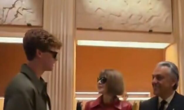 Sinner, siparietto con Anna Wintour: “Pensavo che stessi andando a Pechino”, Jannik: “Anch’io lo pensavo” – VIDEO