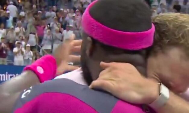 Grosse emozioni agli Us Open: Michelsen abbraccia Tiafoe ed esplode in lacrime dopo la sconfitta