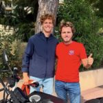 Jannik Sinner supera l’esame di patente per la moto
