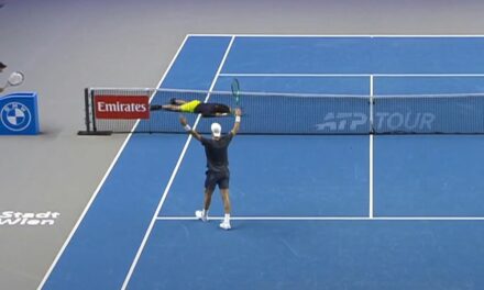 Scambio sovrumano a Vienna: 27 colpi e Khachanov fa crollare a terra Alcaraz – VIDEO