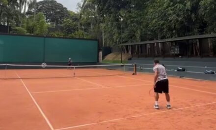 Ronaldo ‘Il Fenomeno’ brilla sul campo da tennis: tanti consensi sui social – VIDEO