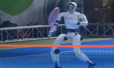 In Cina sbarca il tennista robot: le immagini diventano virali – VIDEO